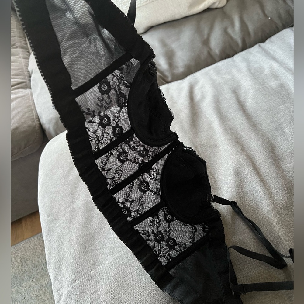 32B lace underwire bra